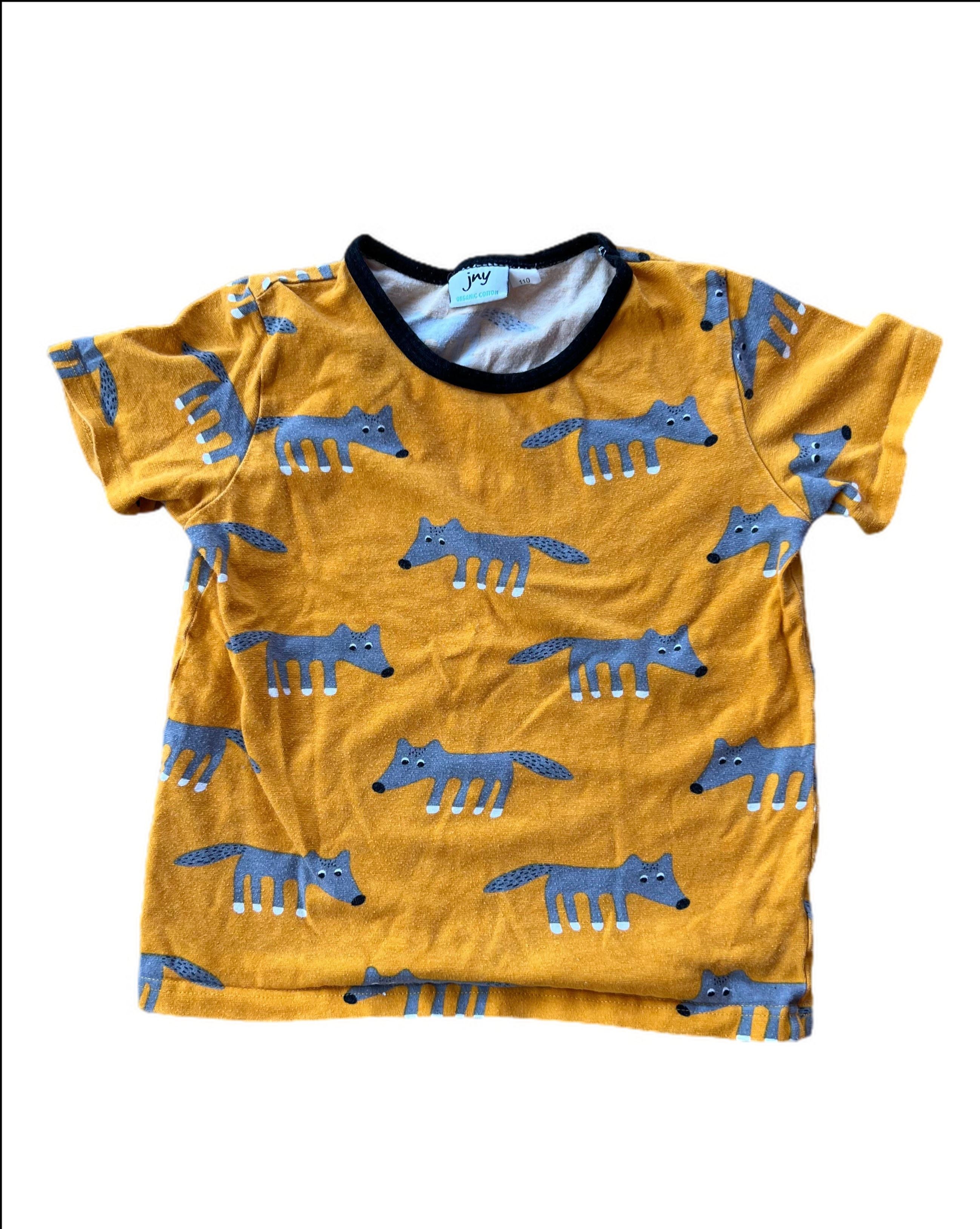 Short sleeve tee with wolves