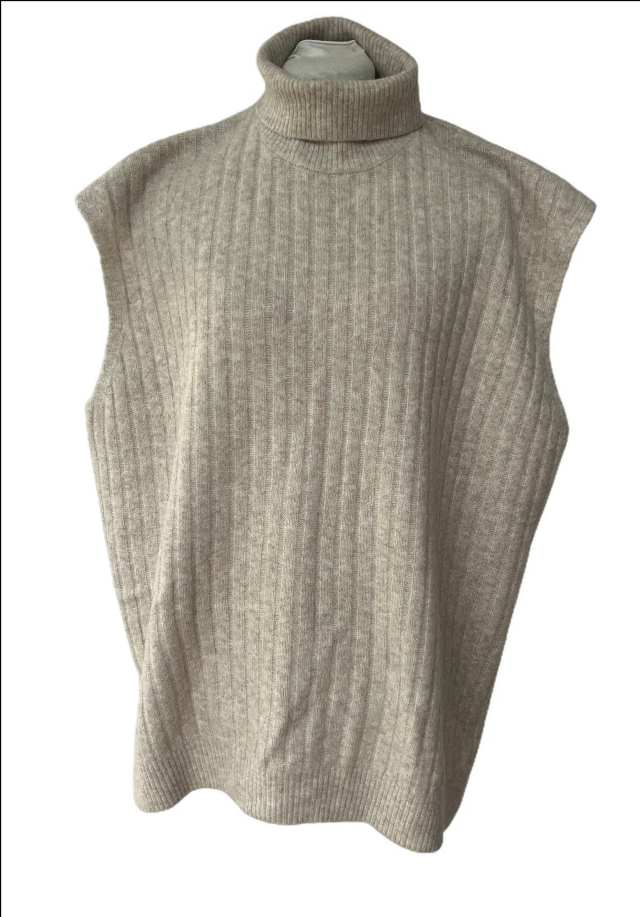 Sleeveless turtleneck jumper