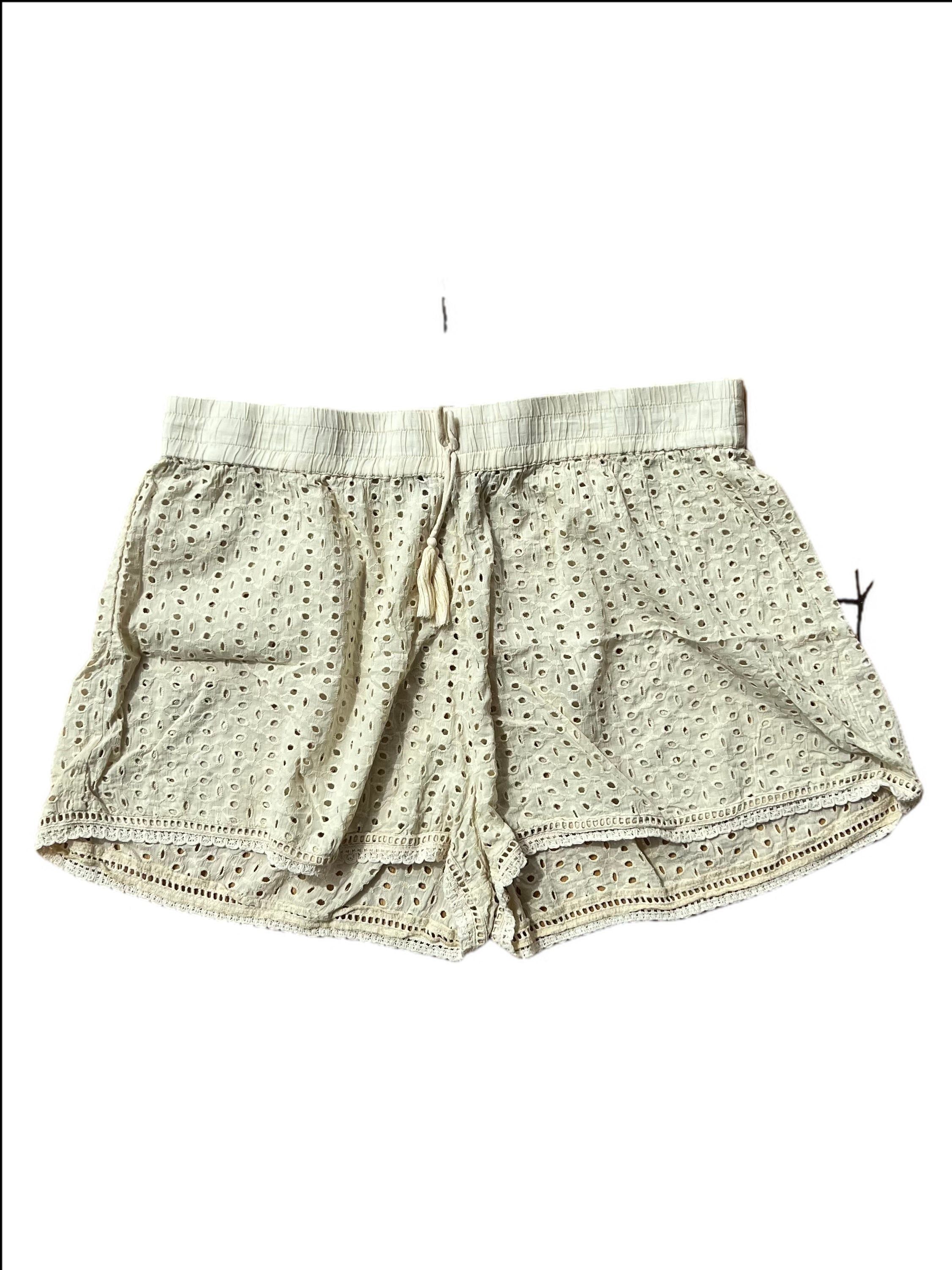 Eyelet shorts