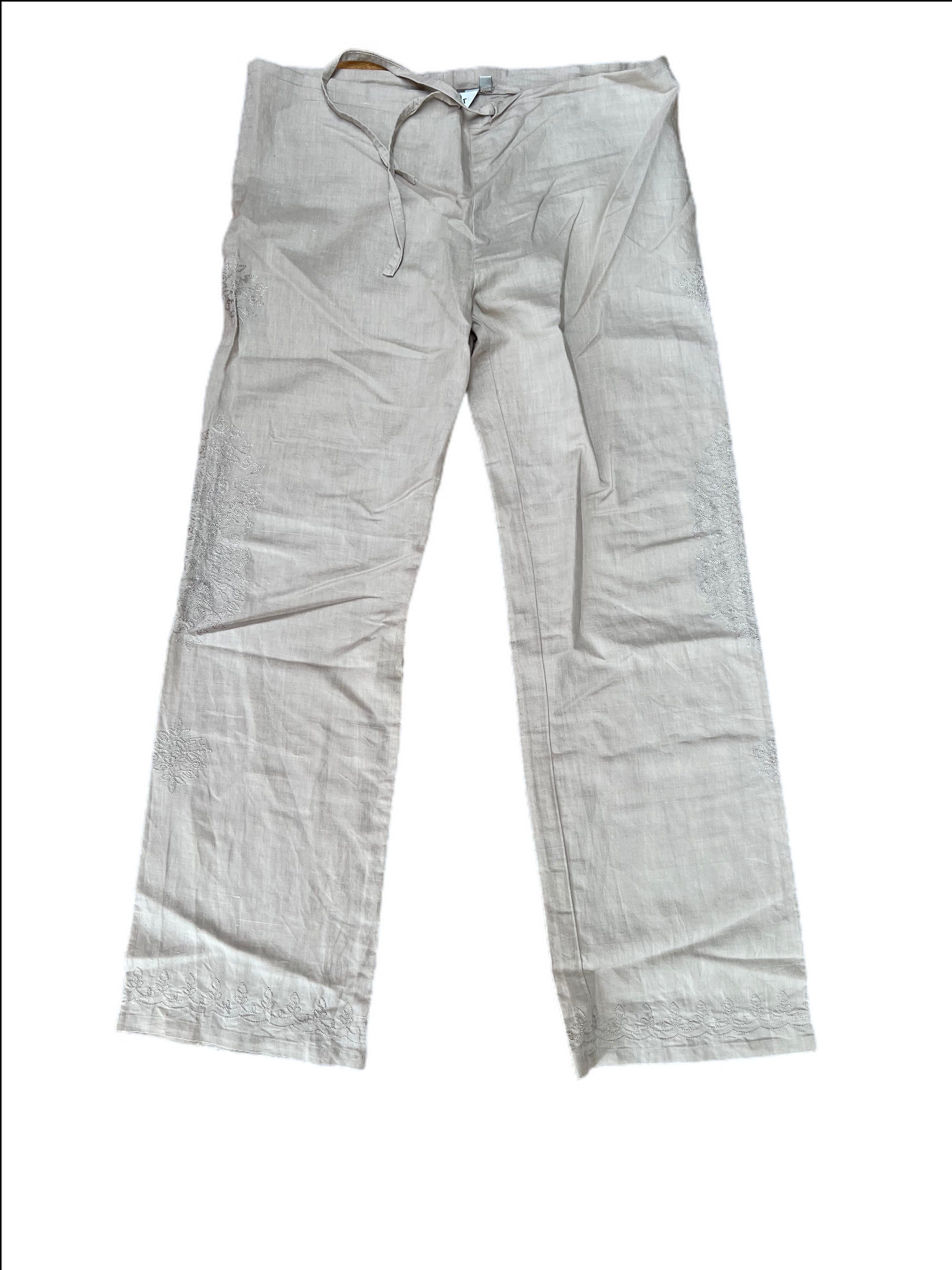 Drawstrin pants with embroidery details
