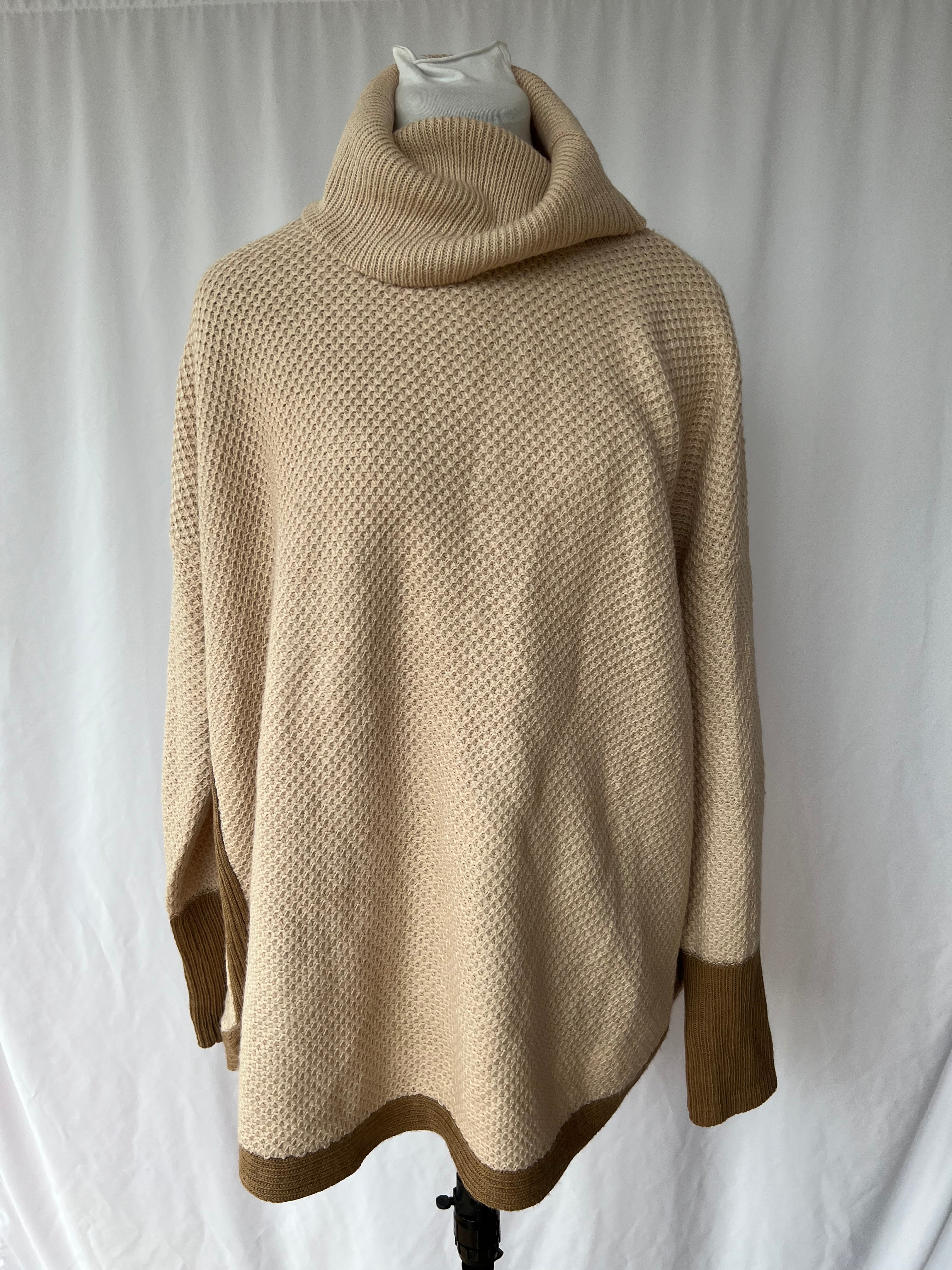 Turtleneck contrast trim
