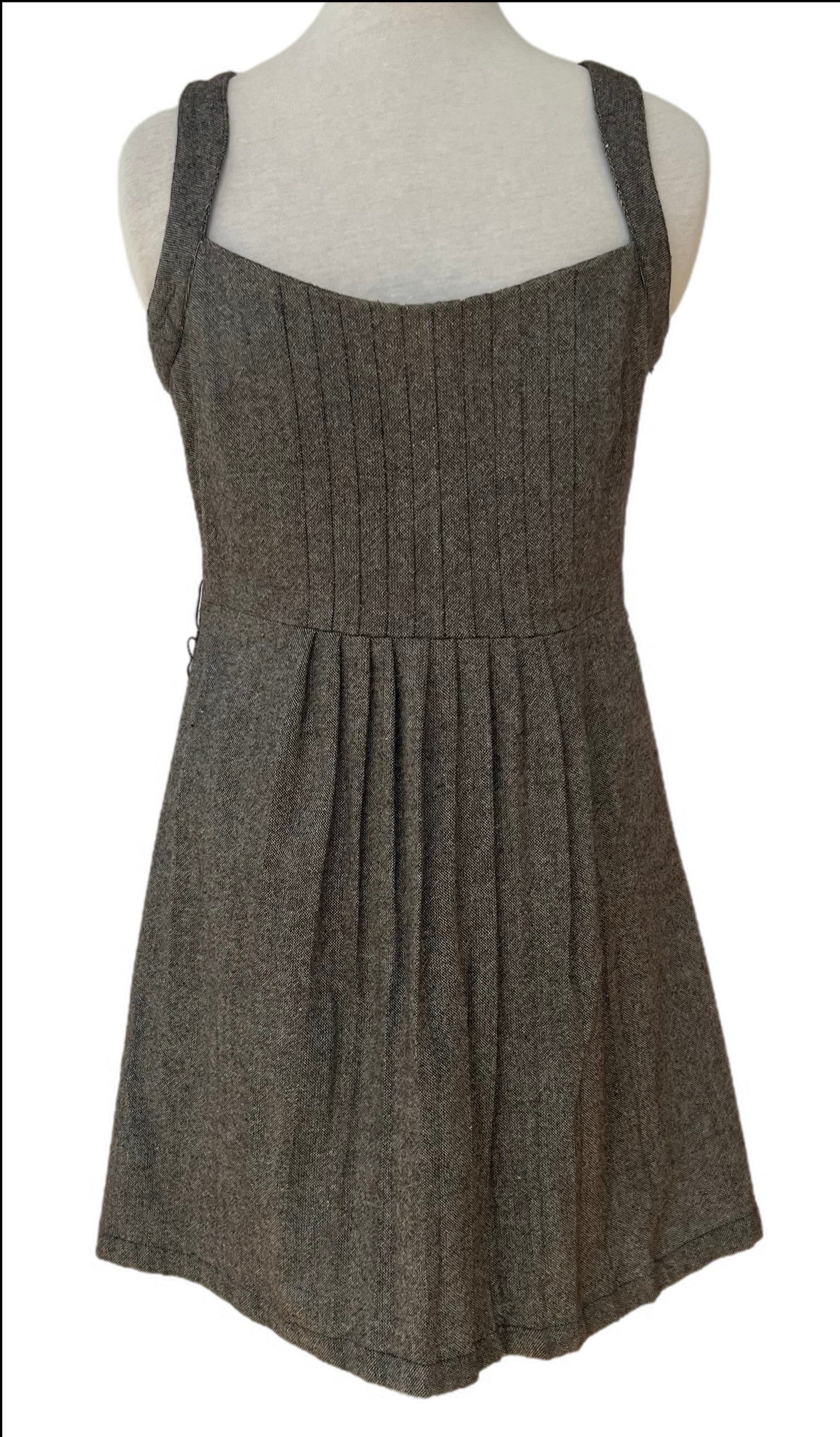 Twill sleeveless dress with pleat front detail