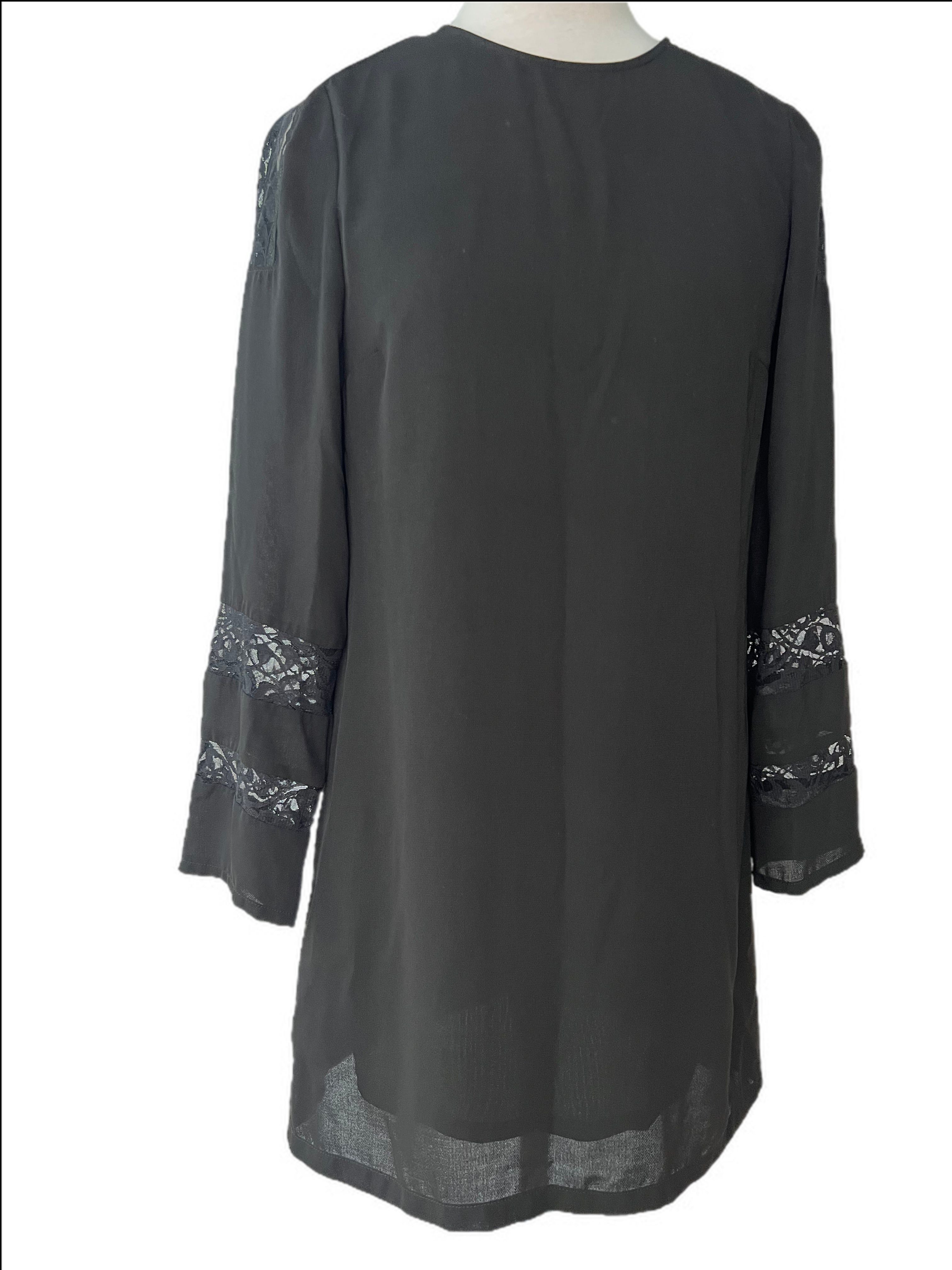 Shift dress with lace detail in sleeves